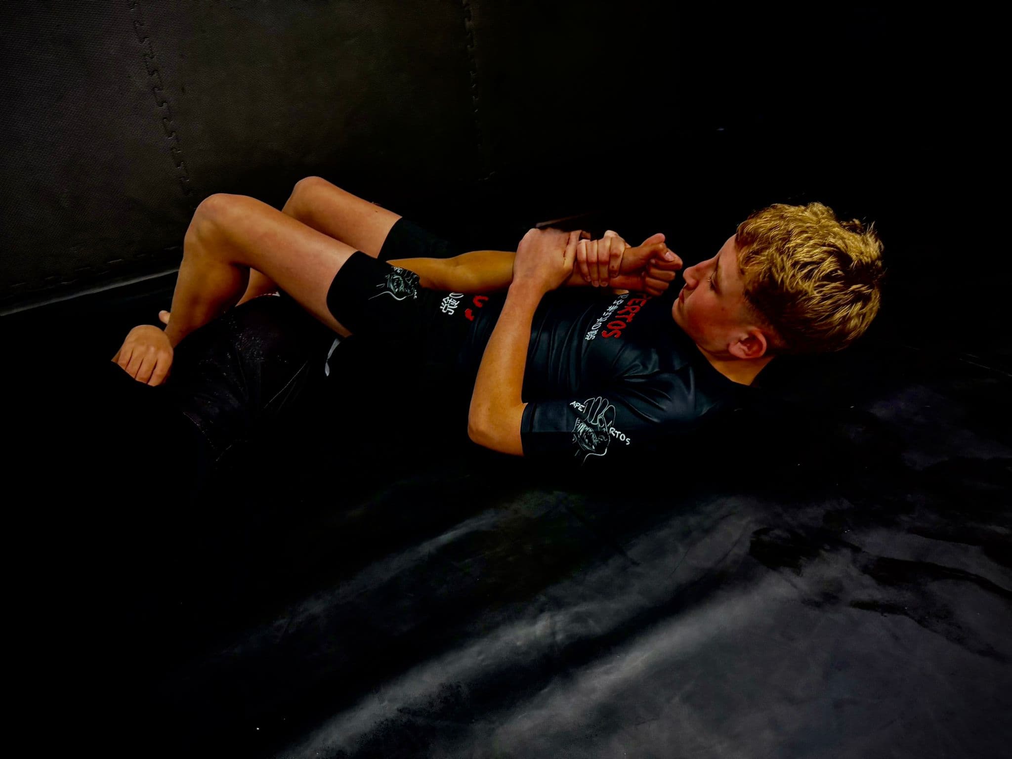 Athlete training in the Apertos no-gi set